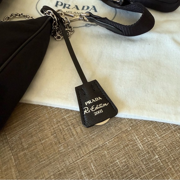 Prada Re-Edition 2005 Bag - Picture 6 of 16